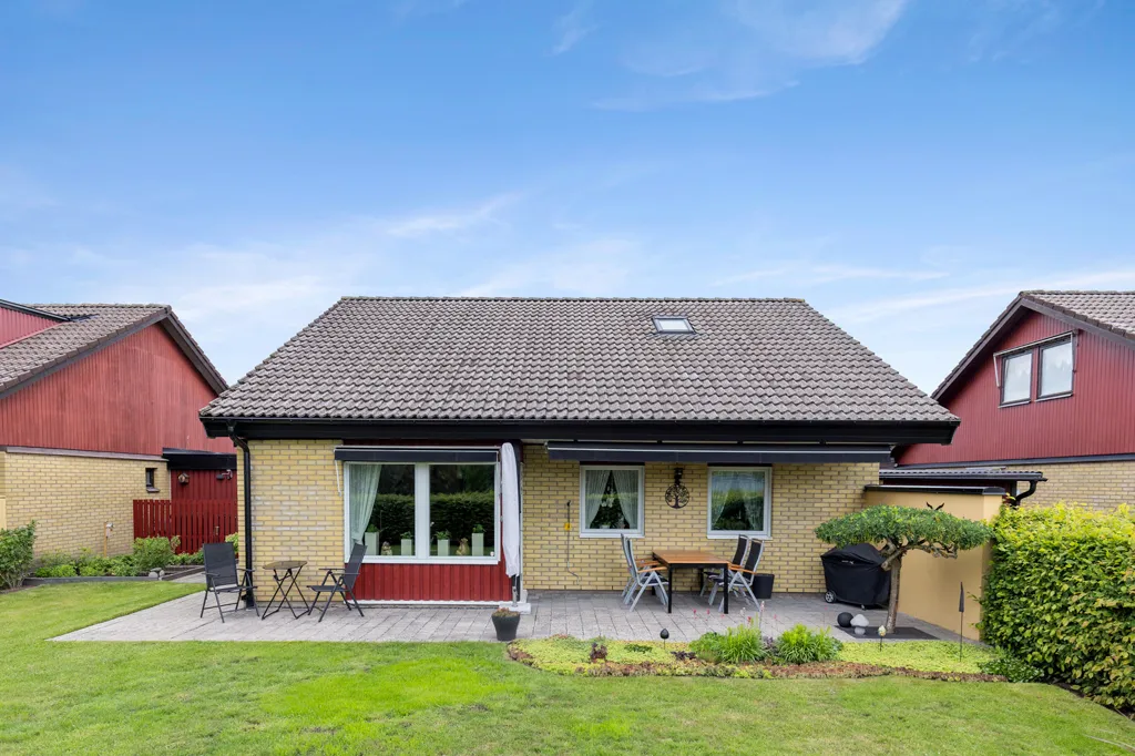 Aed - Villa with Garage for EV in Hässleholm