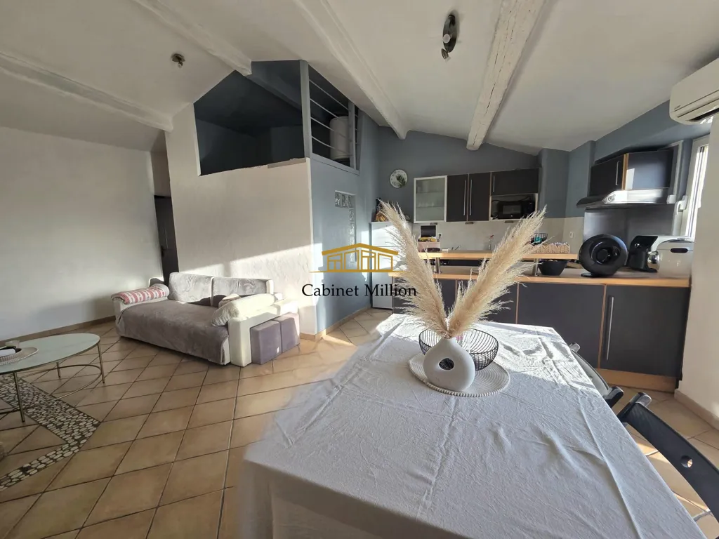 Sala da pranzo - Charming 2-Bed Flat with Balcony in Vic-la-Gardiole