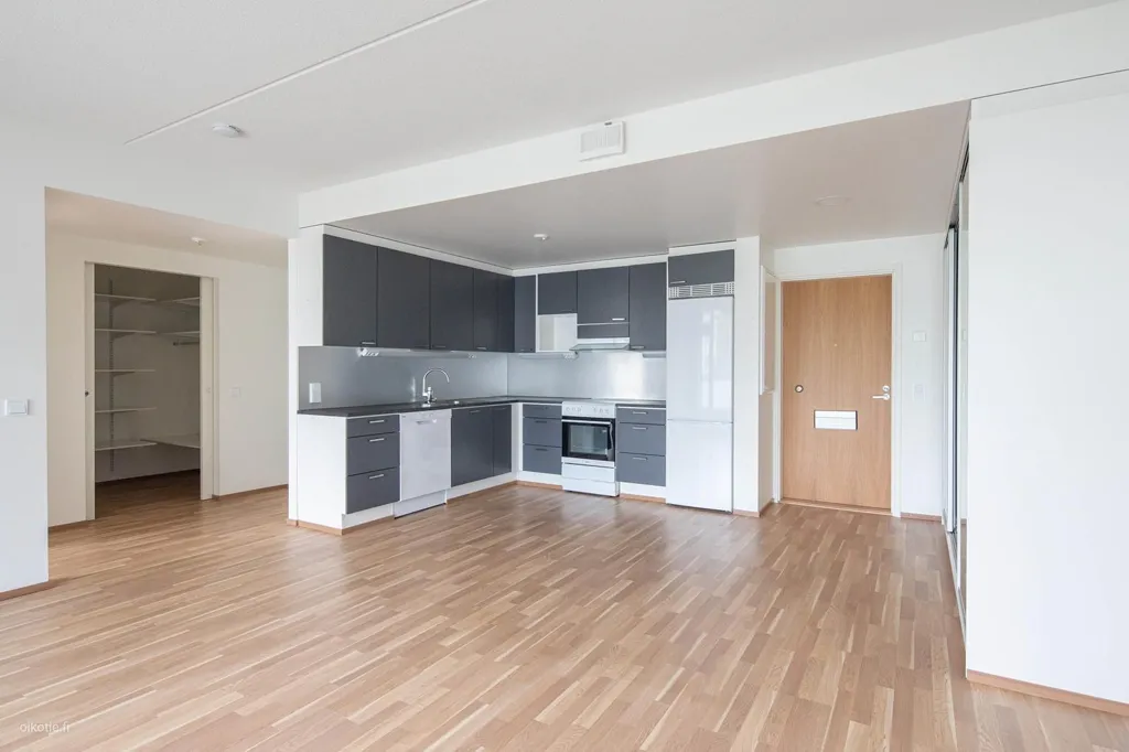 Köök - Spacious Flat with Balcony in Simonkylä
