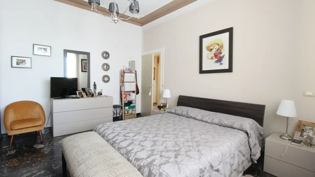 Camere da letto - Rear-Facing Apartment with Balcony in Vinci