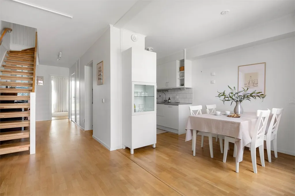 Söögituba - Modern Apartment with Large Balcony in Vällingby