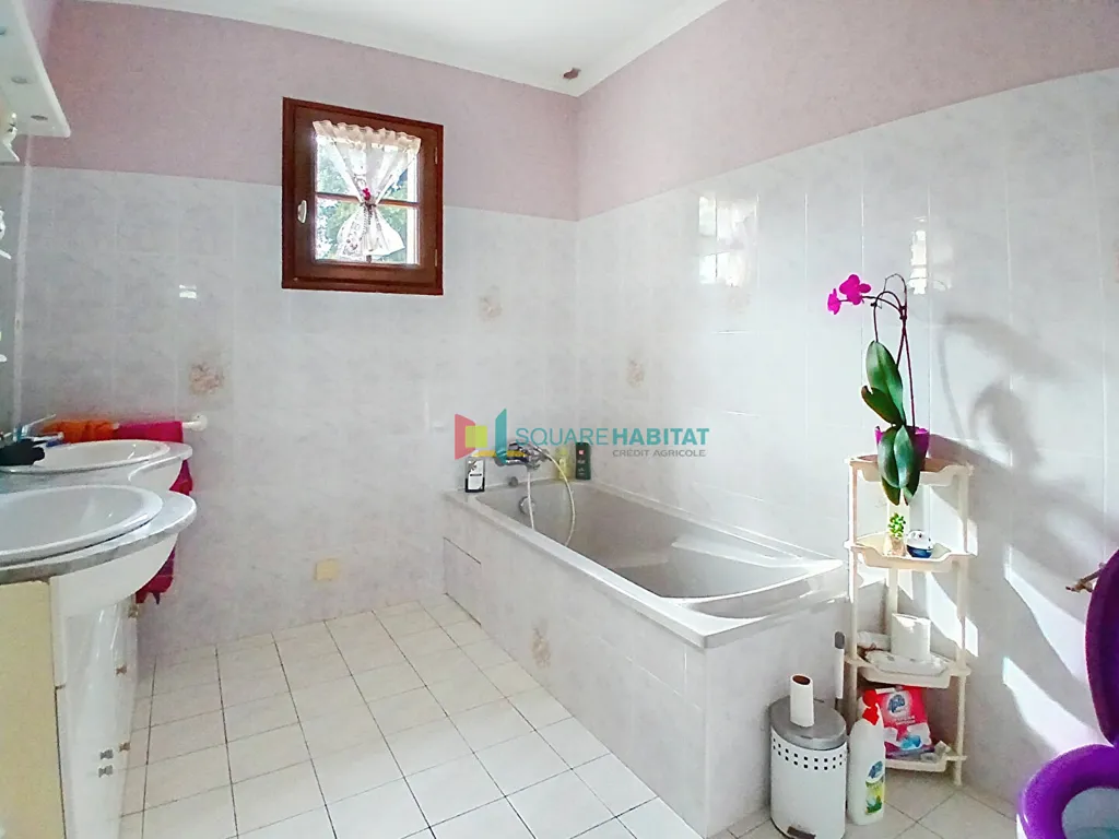 Vannitoad - House with Large Garden in Saint Clet