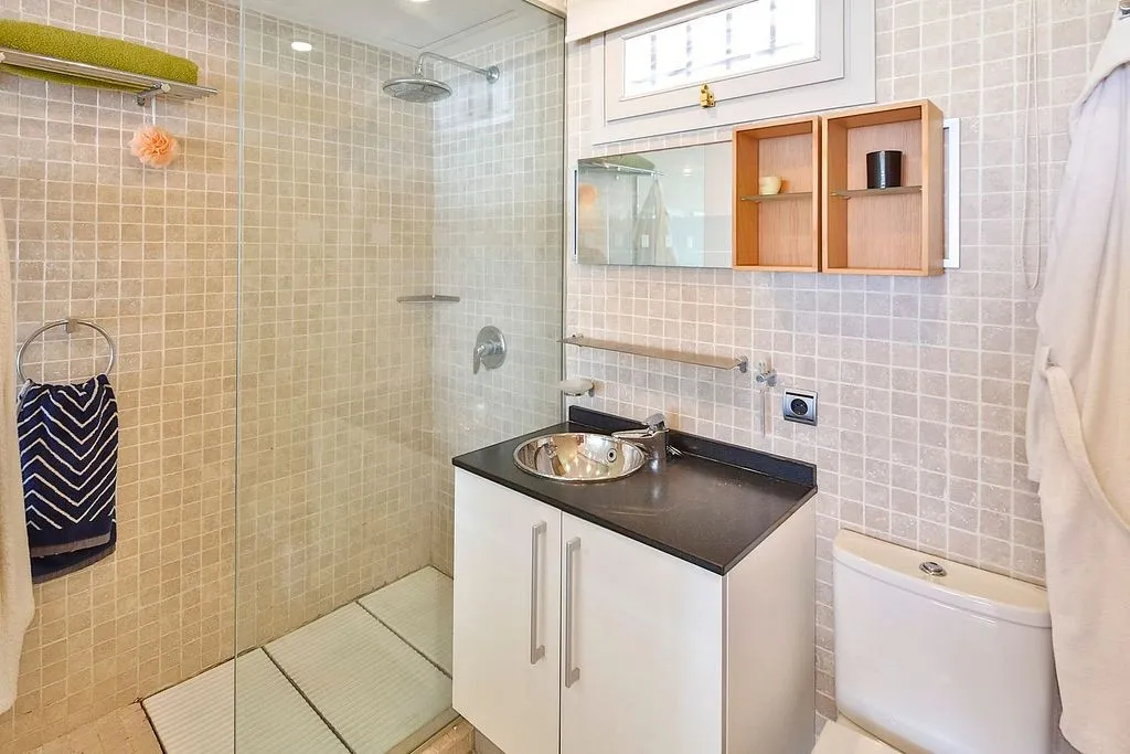 Bathrooms - Studio with Marina View in Puerto Banús