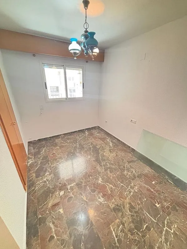Pièces - Apartment with Balcony and Lift in Safranar