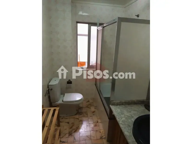 Salles de bain - Furnished Flat with Balcony near Campus