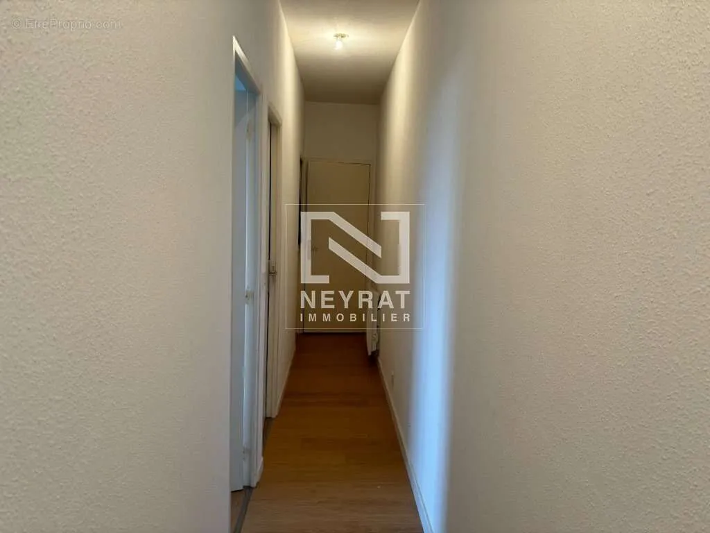 Entrée - Appartement Duplex avec Parking à Autun