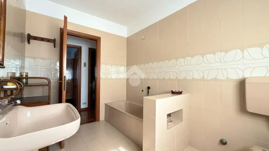 Bagni - Terraced Villa with Garden in Broni