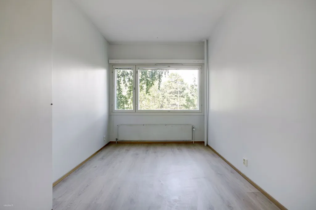 Pièces - Spacious Apartment with Balcony in Kontula, Helsinki