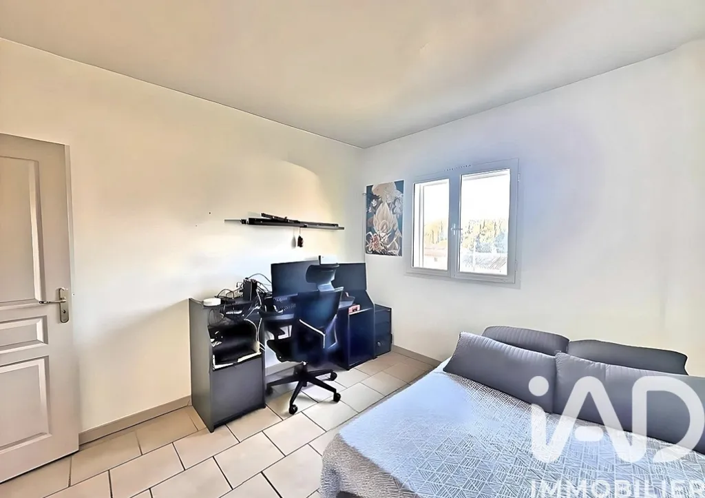 Chambres - Maison Traditionnelle avec Piscine à Grasse