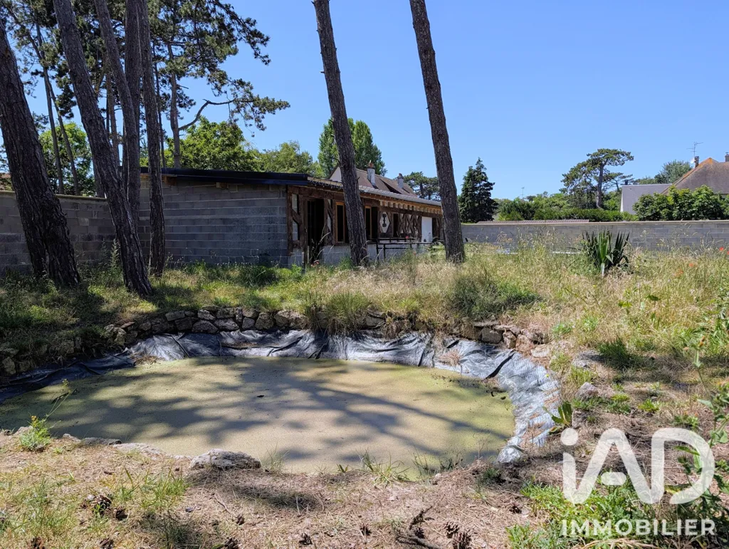 Aed - Buildable Plot with Existing Structure in Varaville