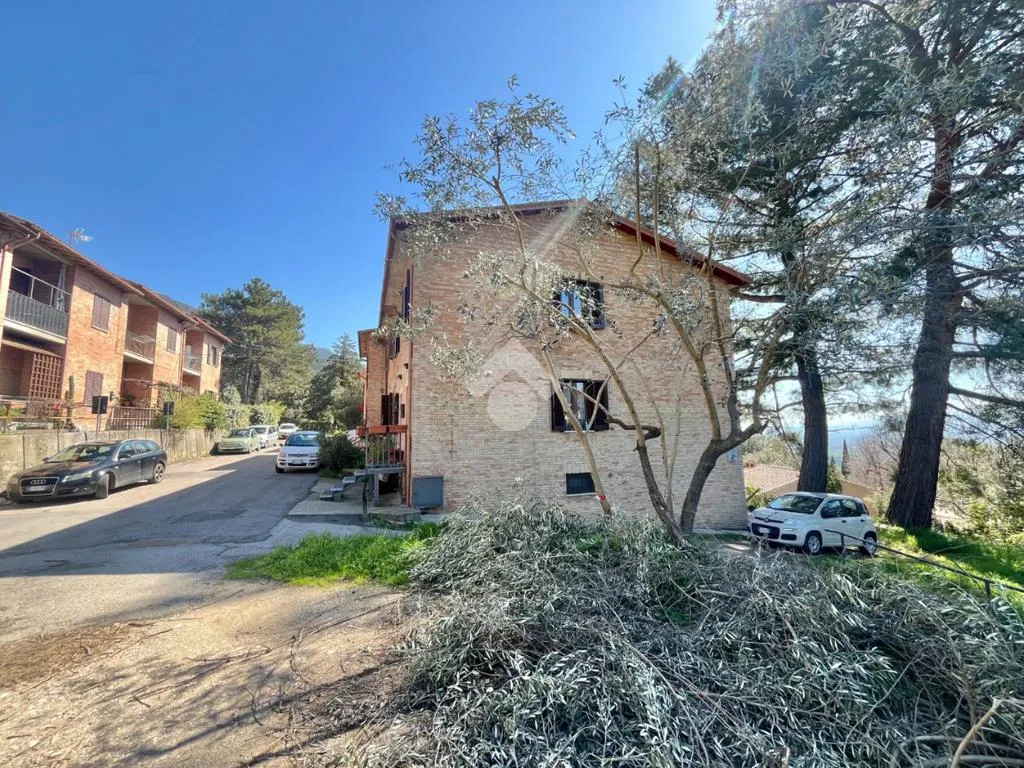 Välivaade - Trilocale with Veranda in Assisi