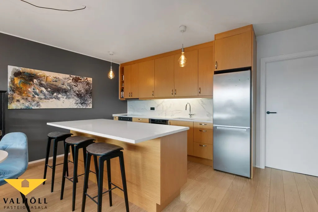 Cucina - Accessible Three-Bedroom Flat with Balcony in Akrahverfi