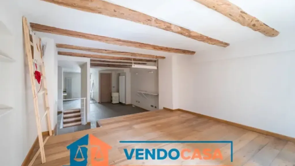 Pièces - Office Space with Balcony in Cuneo
