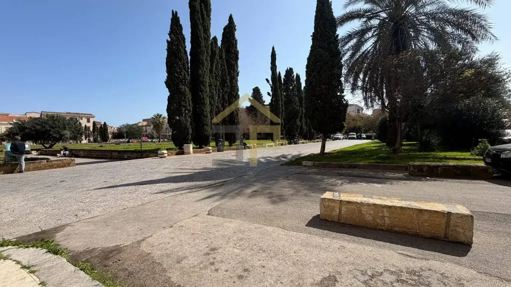 Studio Flat for Renovation in Palermo Centre