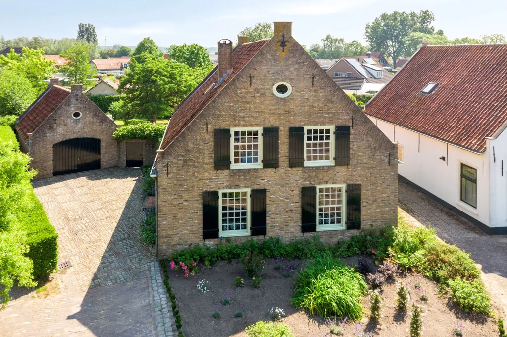 Õhuvaade - Historic House with Character in Drimmelen