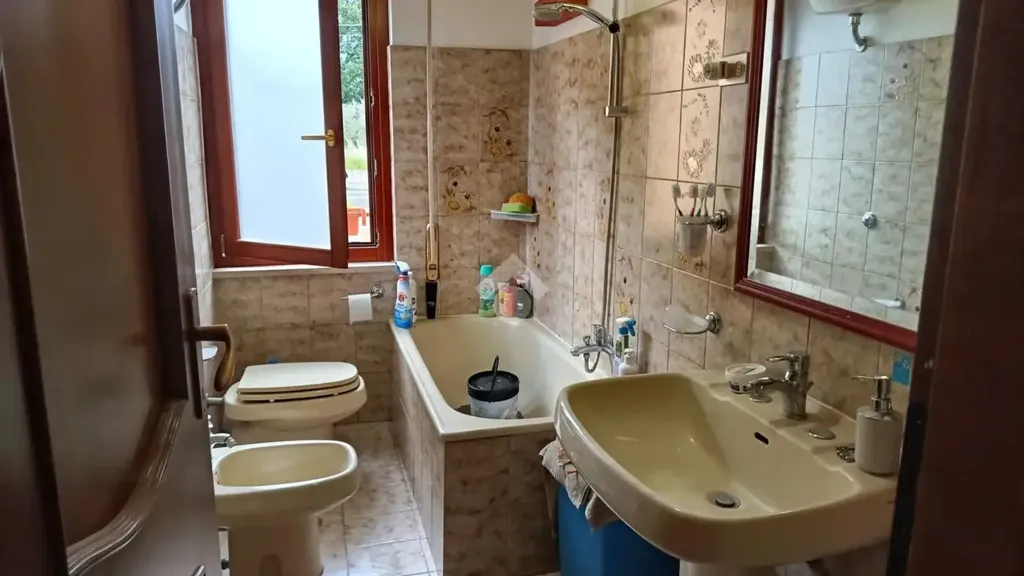 Vannitoad - Three-bedroom Apartment with Balcony in Alatri