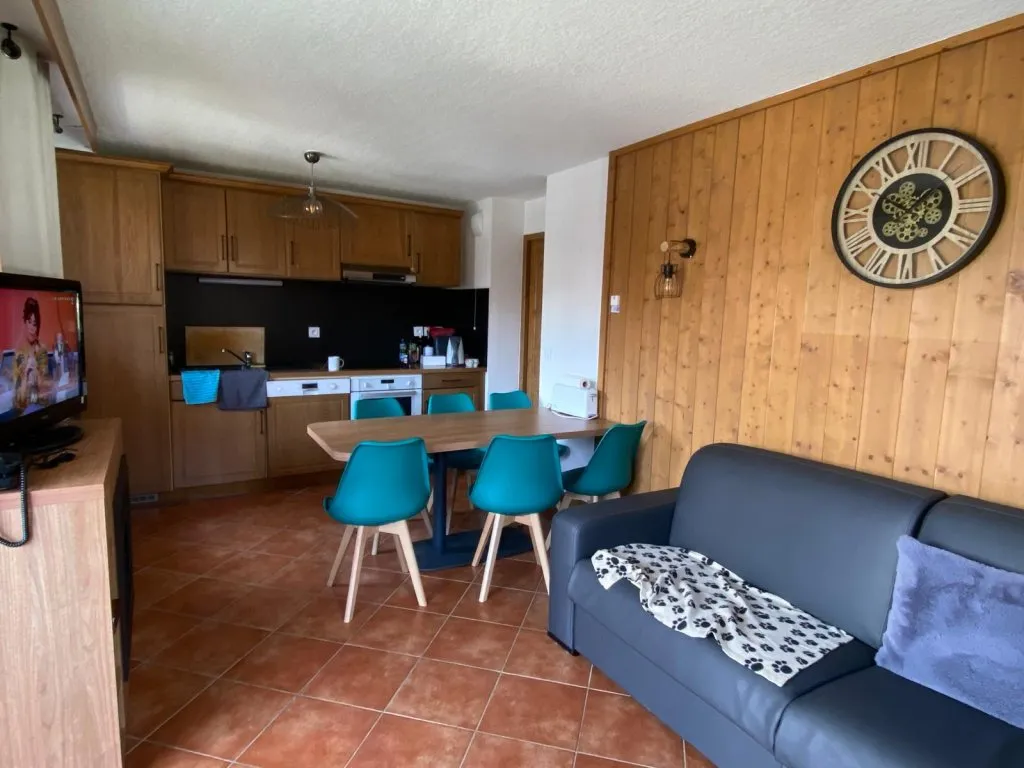 Séjour - Appartement 3 Pièces avec Balcon à Montgenèvre