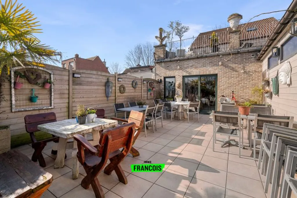 Terrass - Commercial Property with Spacious Residence in Central Location