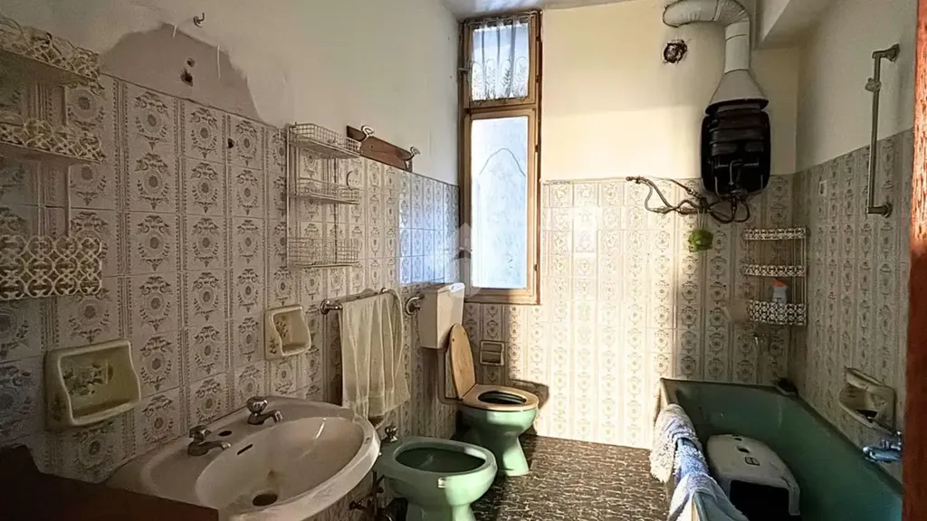 Vannitoad - Quadrilocale with Balcony in Ceto's Historic Centre