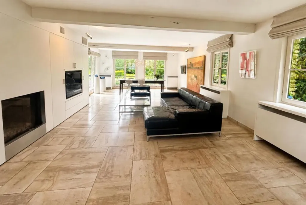 Soggiorno - Charming Villa with French Facade in Prestigious Area