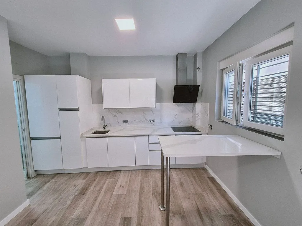 Cucina - Modern 1-Bedroom Flat in La Macarena