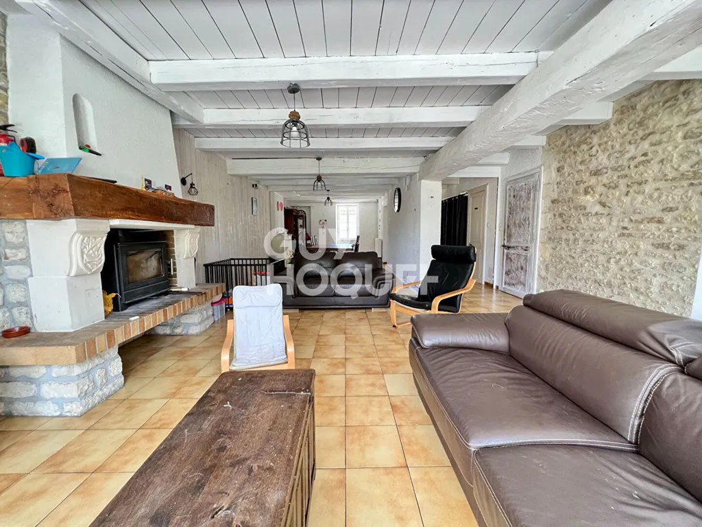 Elutuba - Charming Stone House with Terrace in Bourgneuf