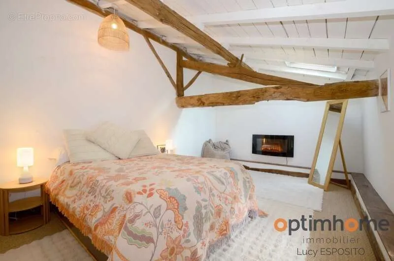 Chambres - Ferme Rénovée avec Grand Jardin à Cherves-Châtelars