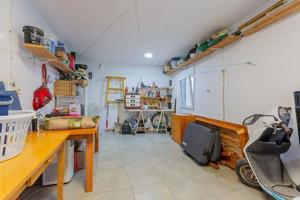 Buanderie - Three-Bedroom House with Terrace in Ítrabo
