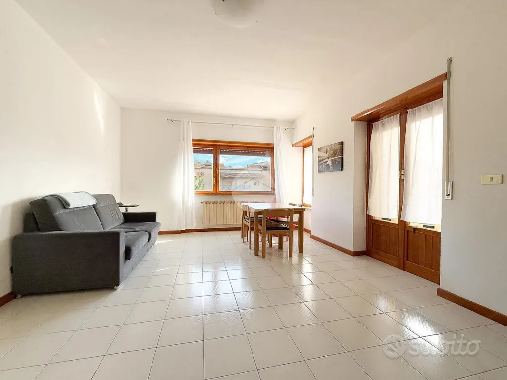 Séjour - 4-Room Apartment with Private Parking in L'Aquila