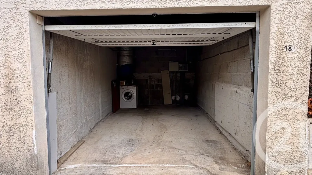 Garage - Maison avec Vue sur les Étangs à Frontignan