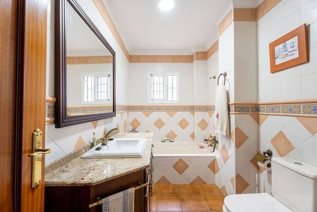 Vannitoad - Terraced House with Pool in Estepona Centre