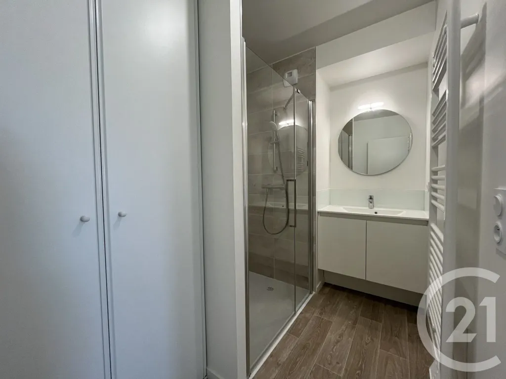 Vannitoad - New T3 Apartment with Balcony in Laval