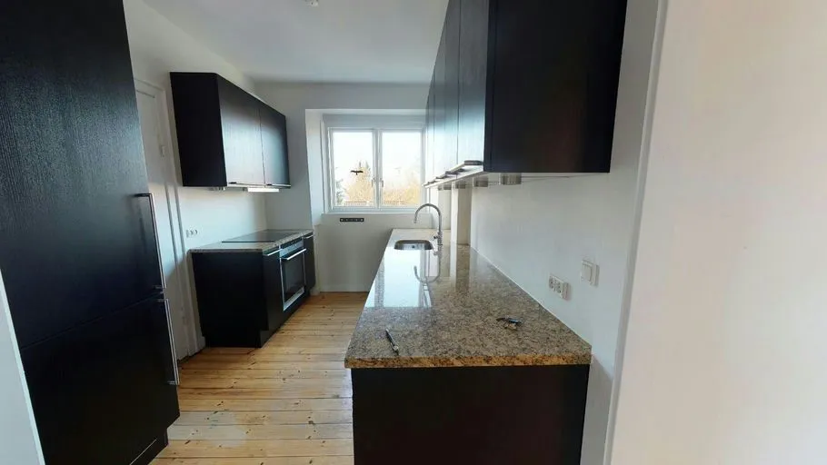 Cuisine - Apartment with Balcony in Gentoftegade