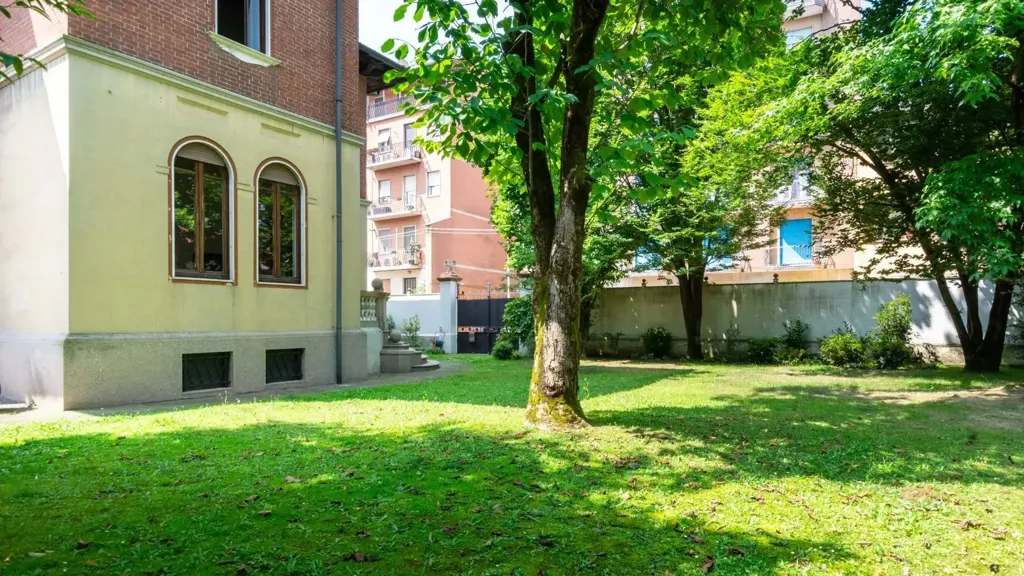 Garden - 1920s Villa with Garden in Vigevano Centre