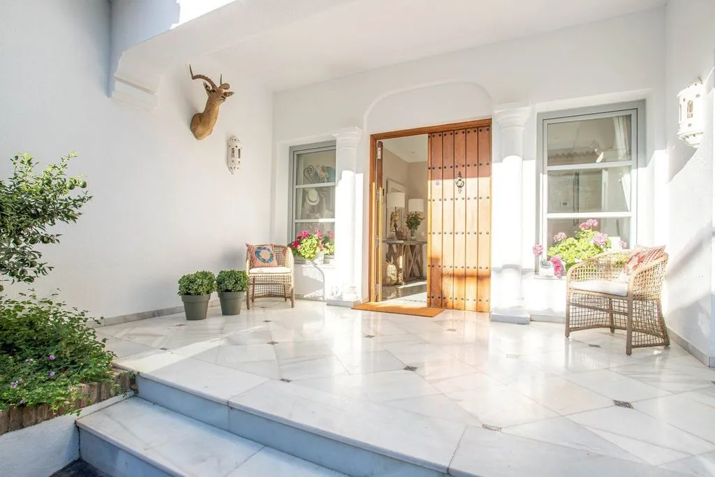 Esik - Detached House with Pool in Sierra Blanca, Marbella