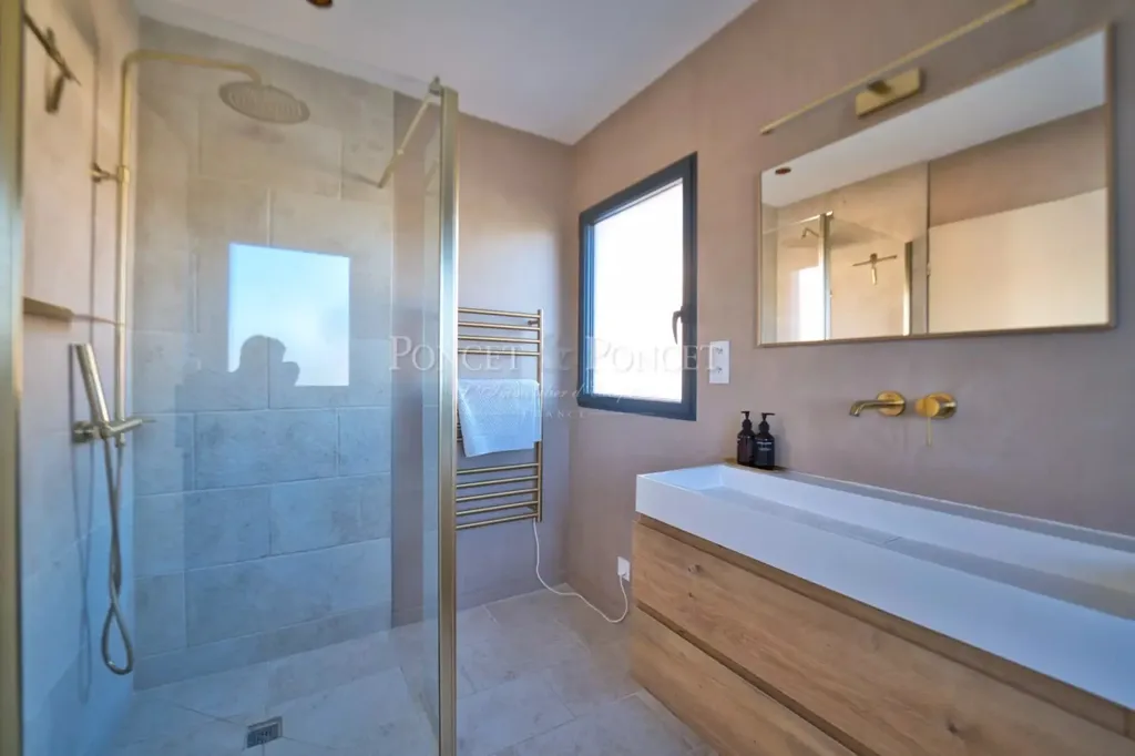 Salles de bain - Maison 7 pièces à Juvignac
