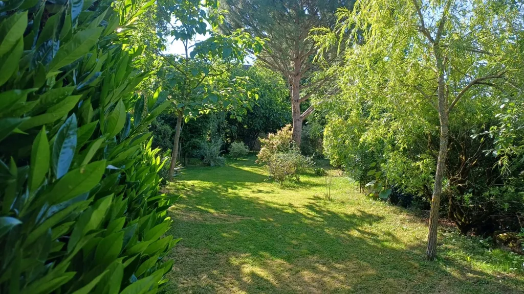 Jardin - Demeure du 18ème avec Piscine près de Thenon