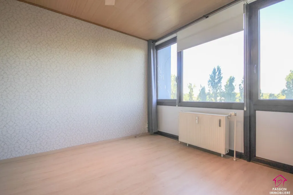 Toad - 1-Bed Flat with Balcony in Secure Complex