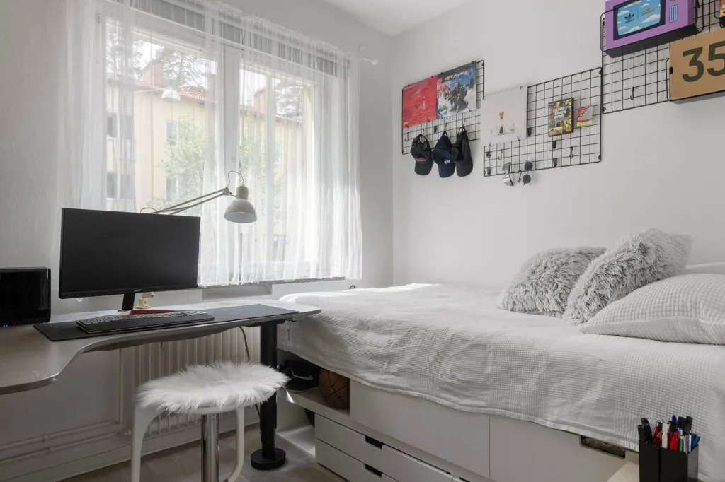 Bedrooms - Apartment with Parking in Södertälje