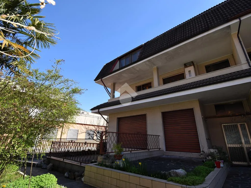 Extérieur - Top Floor Apartment with Balconies in Rozzano