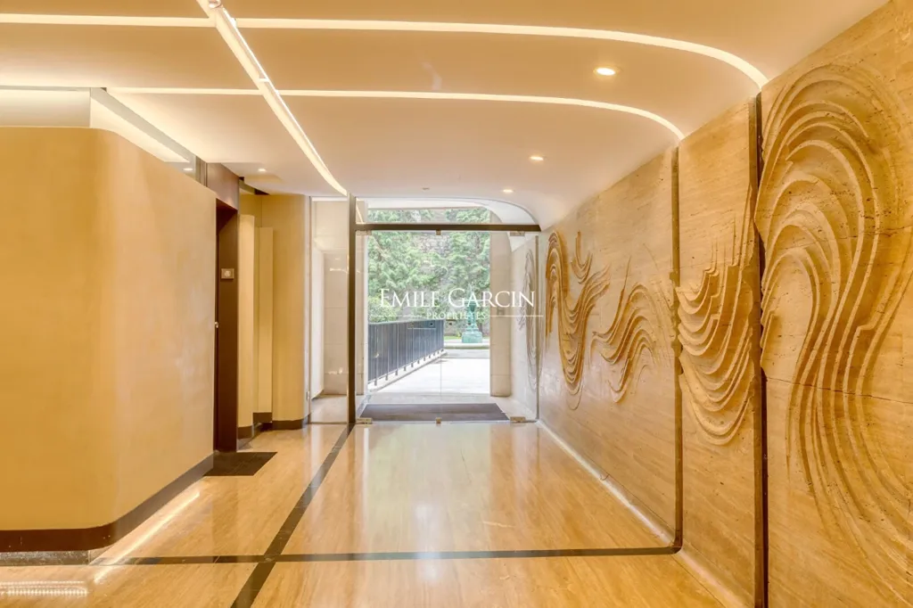 hallway_entrance