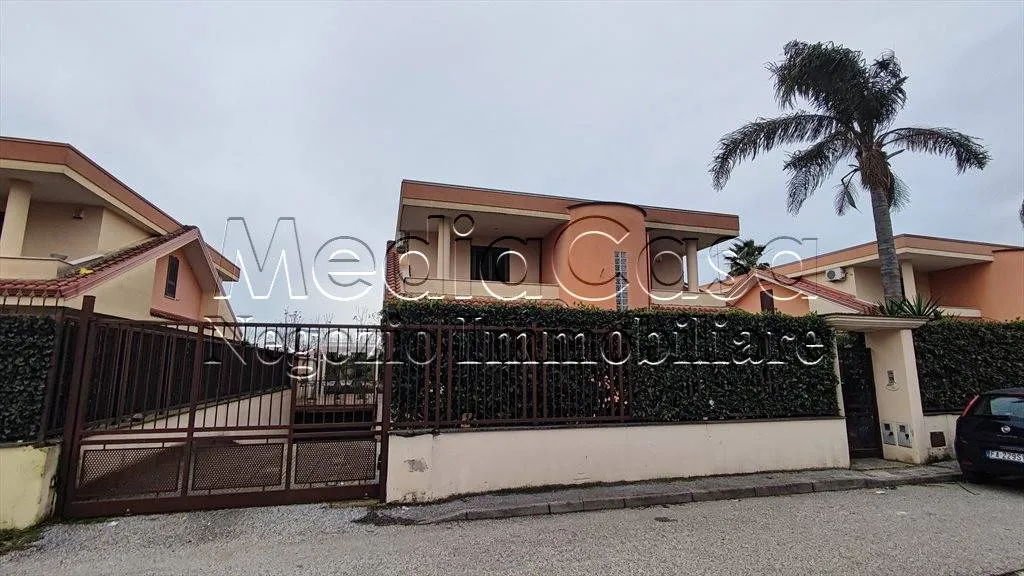Extérieur - Elegant Villa with Private Garden in Teverola