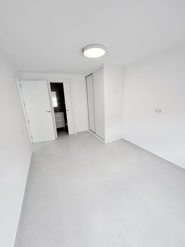 Rooms - Modern Flat with Balcony in Elda