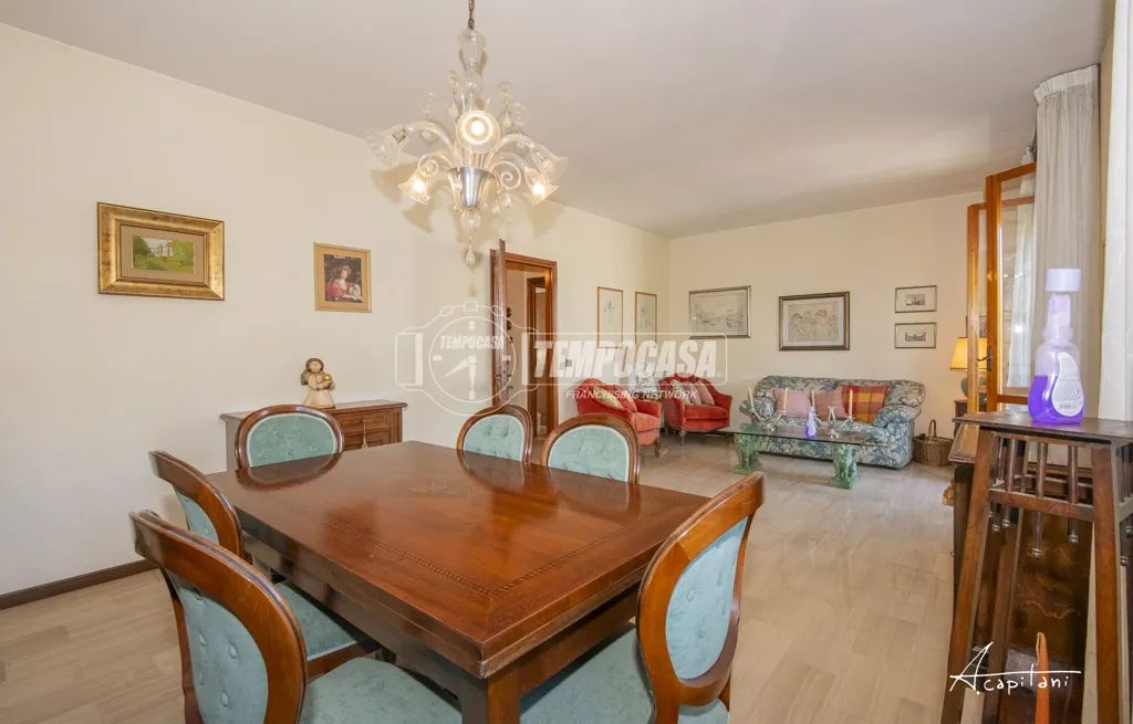 Söögituba - Spacious Apartment with Balcony in Modena