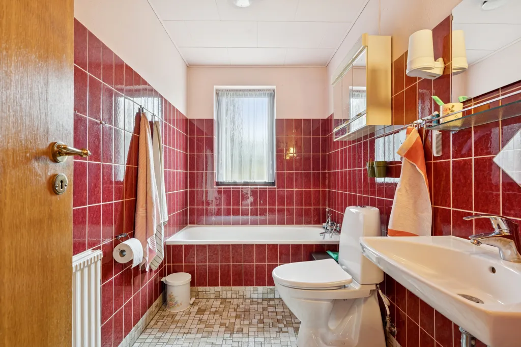 Vannitoad - Well-Maintained Villa with Carport in Viborg