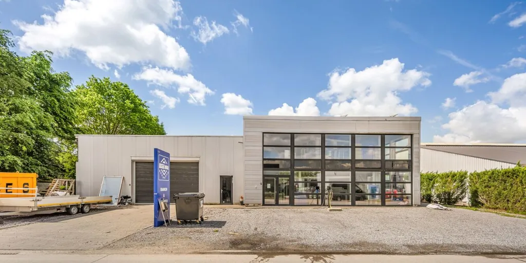 Extérieur - Bâtiment Commercial avec Jardin près de Hasselt