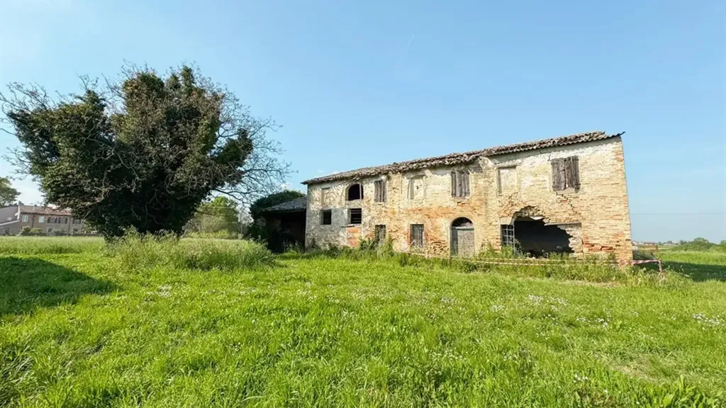 Välivaade - Rustic Property with Demolition Potential in Ravenna