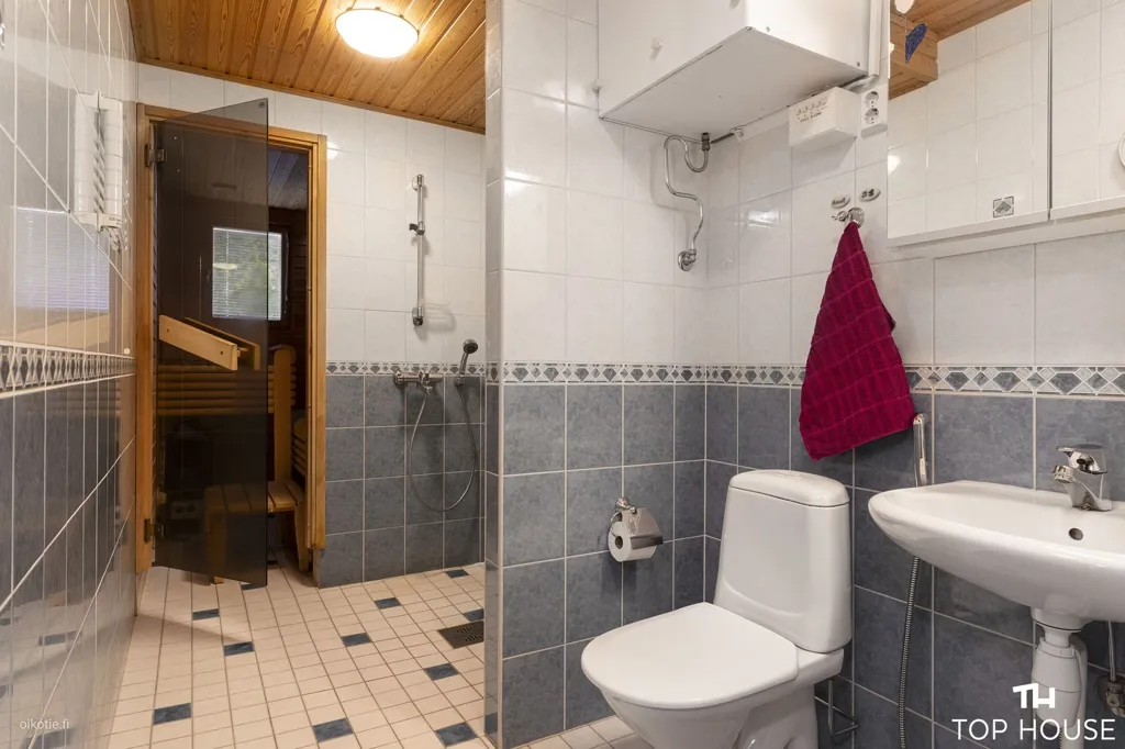 Bagni - Spacious Apartment with Garden in Tikkurila, Vantaa