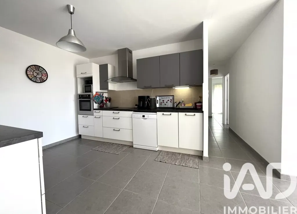 Köök - Flat-Roofed Villa with Pool Potential in Autignac