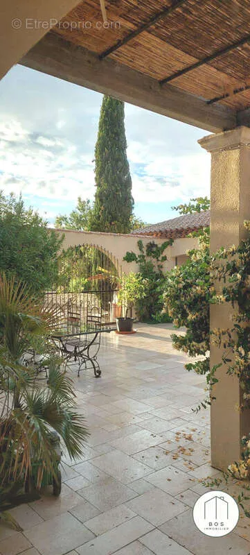Terrasse - Maison de Luxe avec Piscine à Alleins